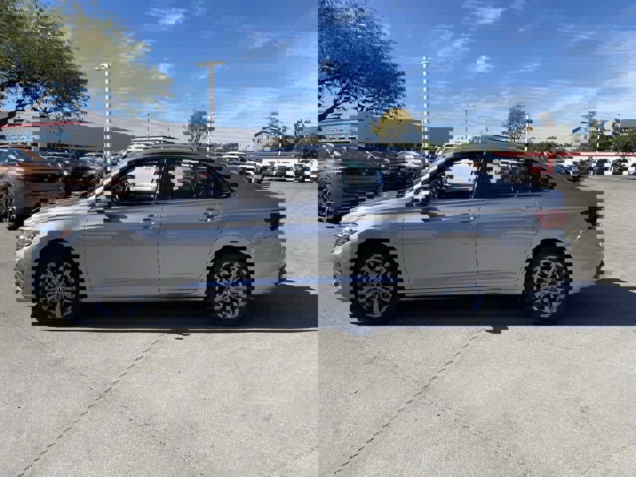 Used 2024 Volkswagen Jetta SE image 4