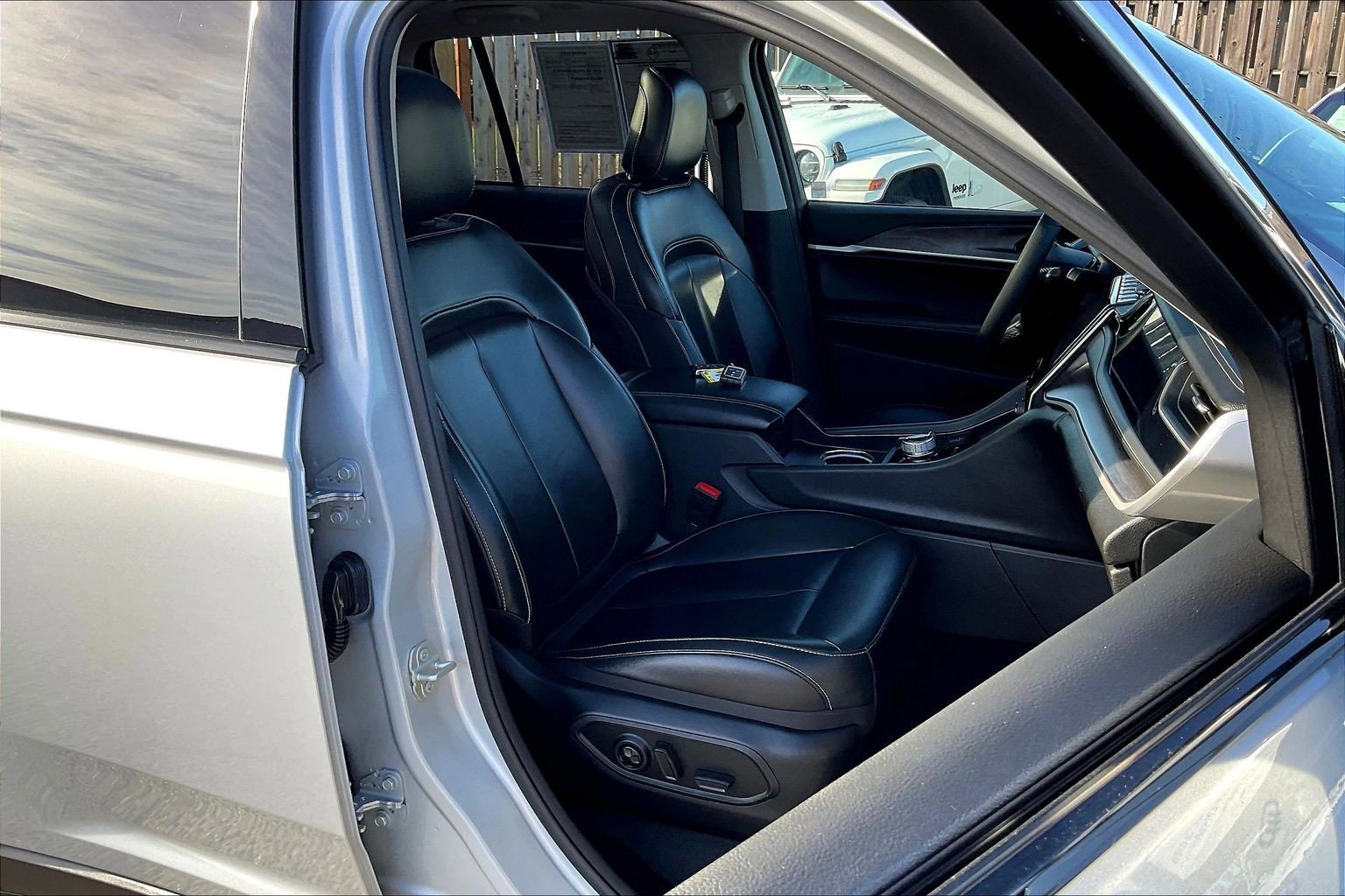 Used 2024 Jeep Grand Cherokee Limited 4xe image 7