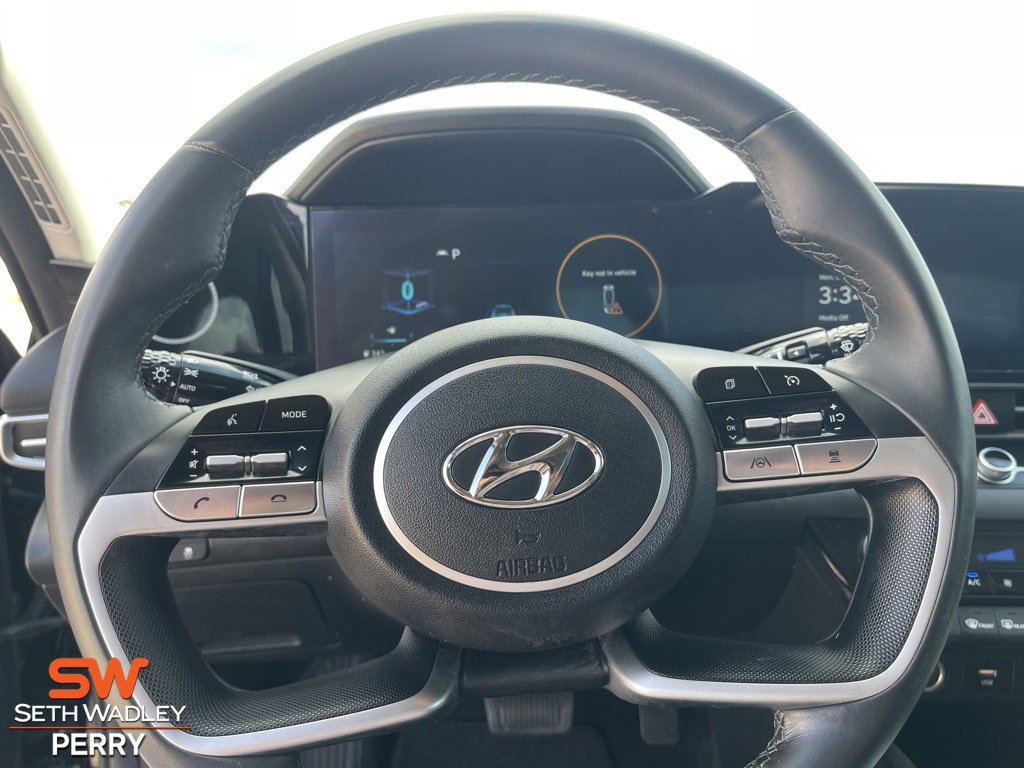 Used 2023 Hyundai Elantra Limited image 14