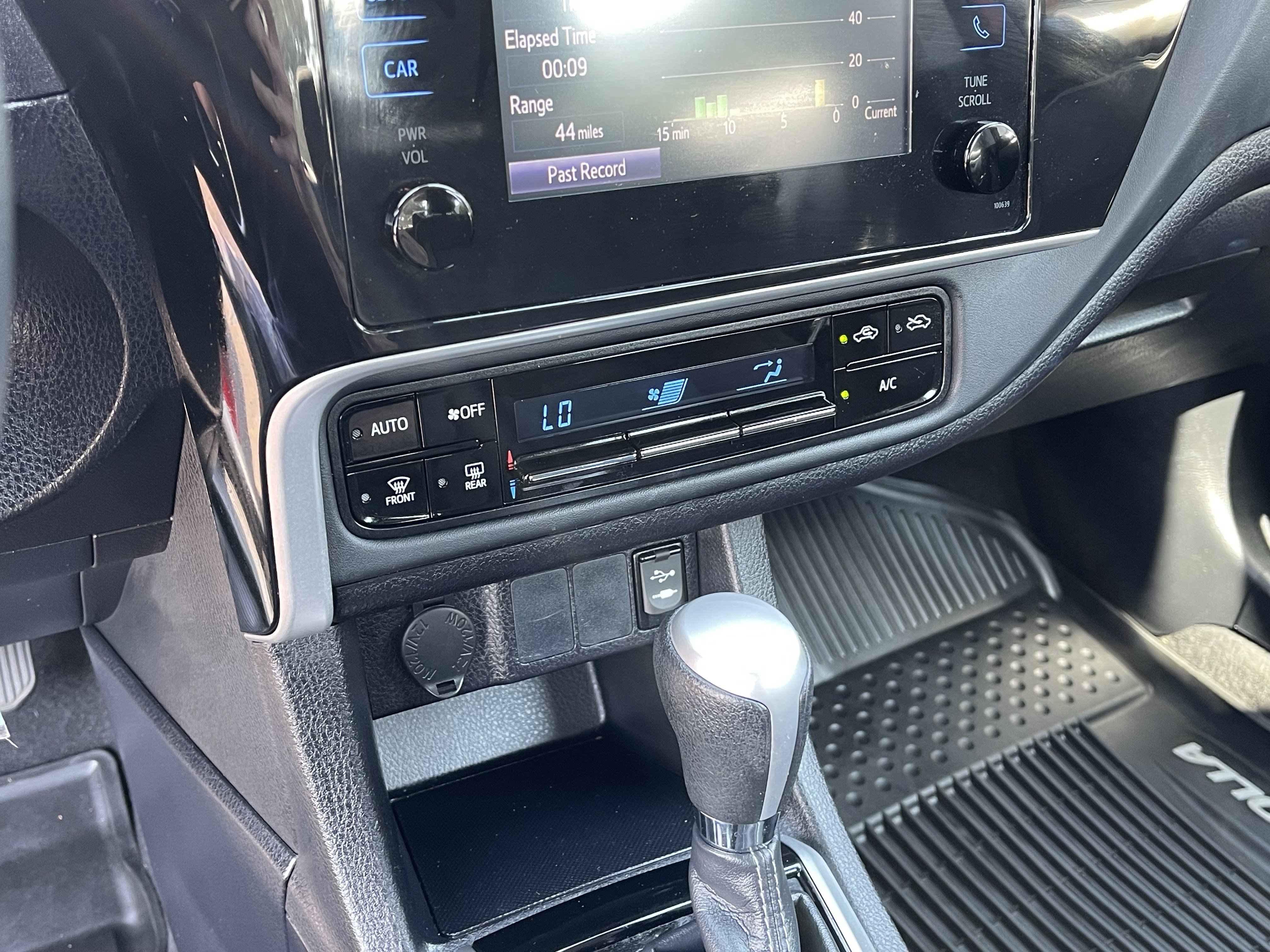Used 2019 Toyota Corolla LE FWD image 24