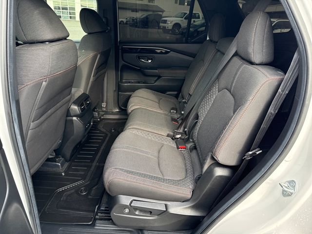 Used 2025 Honda Pilot Sport image 19