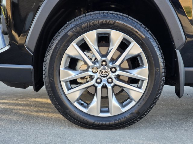 Used 2025 Toyota RAV4 XLE Premium FWD image 8