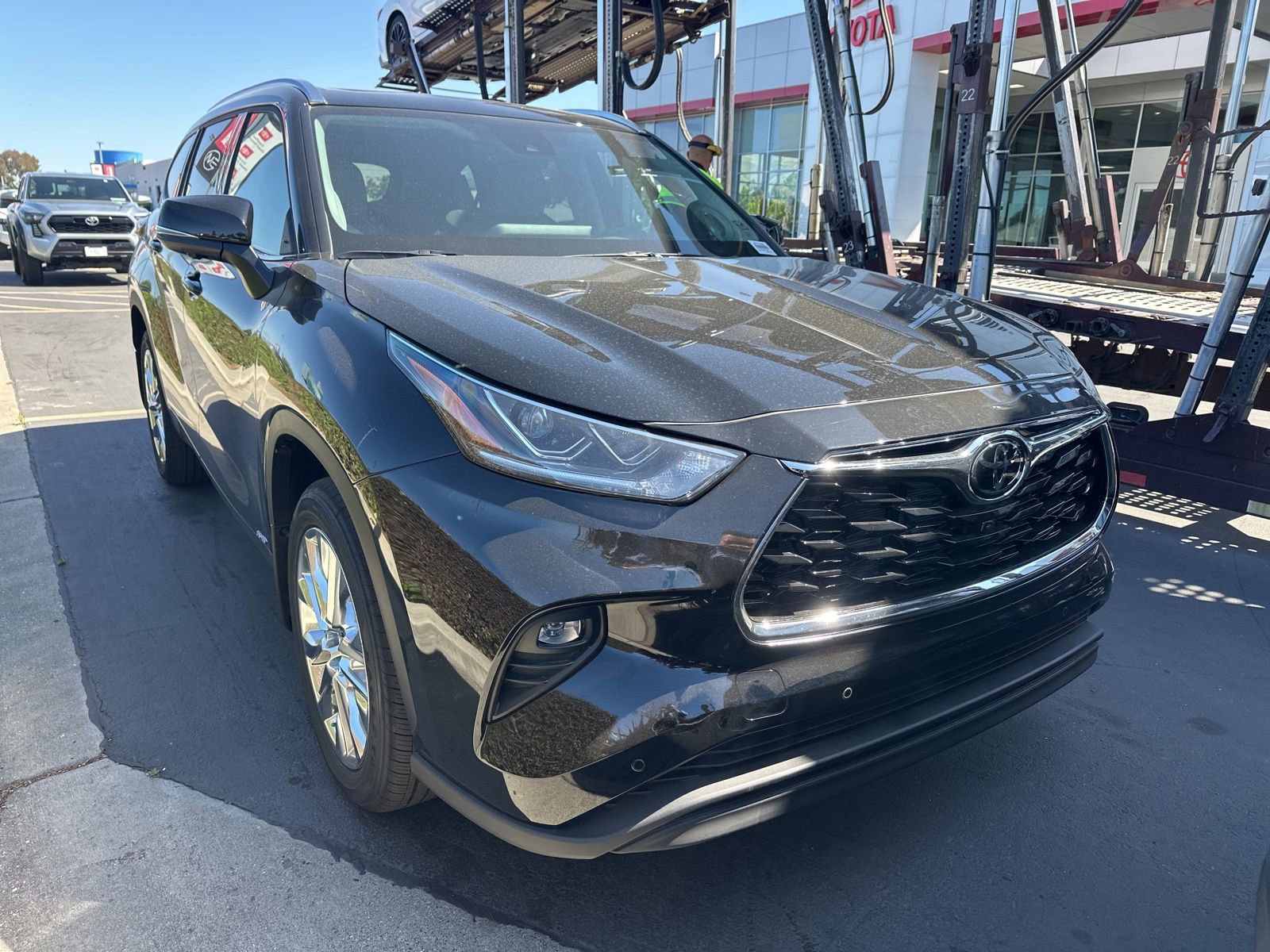 Certified 2026 Toyota Highlander Limited AWD/4WD image 1