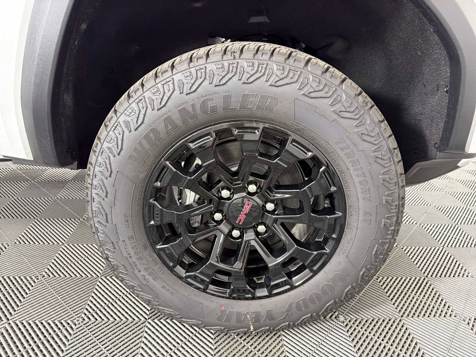 New 2026 GMC Canyon Elevation image 10