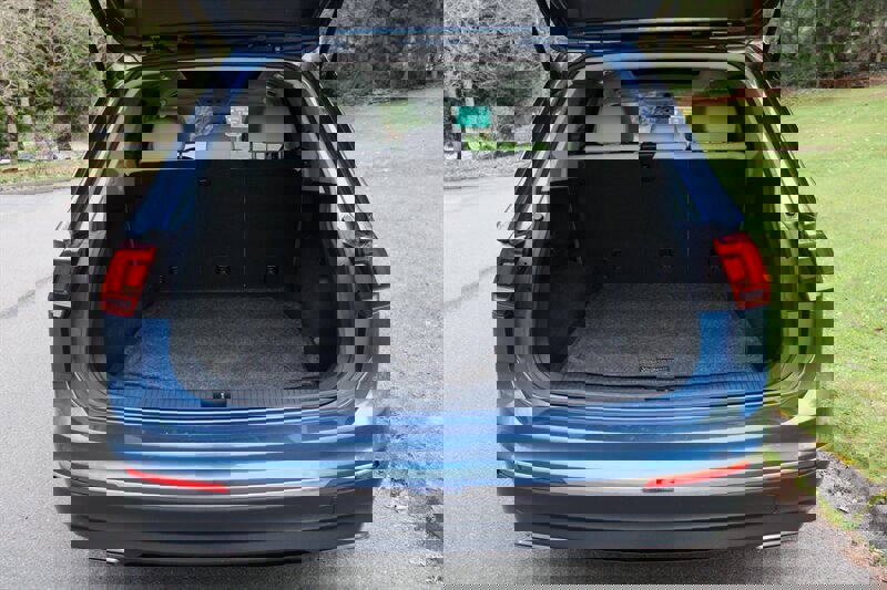 Used 2020 Volkswagen Tiguan SE w/ Panoramic Sunroof Package image 18