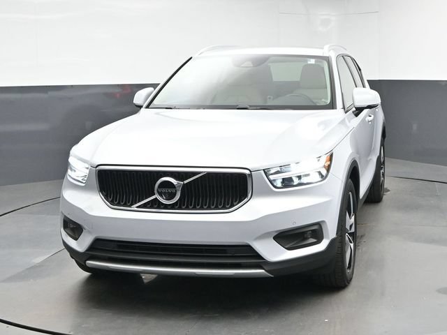 Used 2022 Volvo XC40 T4 Momentum FWD image 3