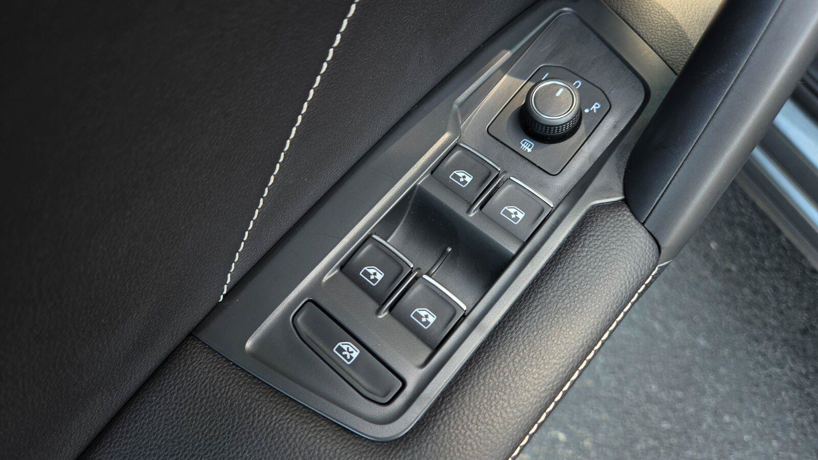 Used 2023 Volkswagen Tiguan SE R-Line AWD/4WD image 19