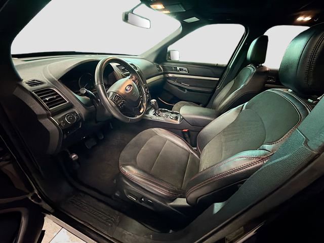 Used 2018 Ford Explorer XLT w/ Equipment Group 202A image 21