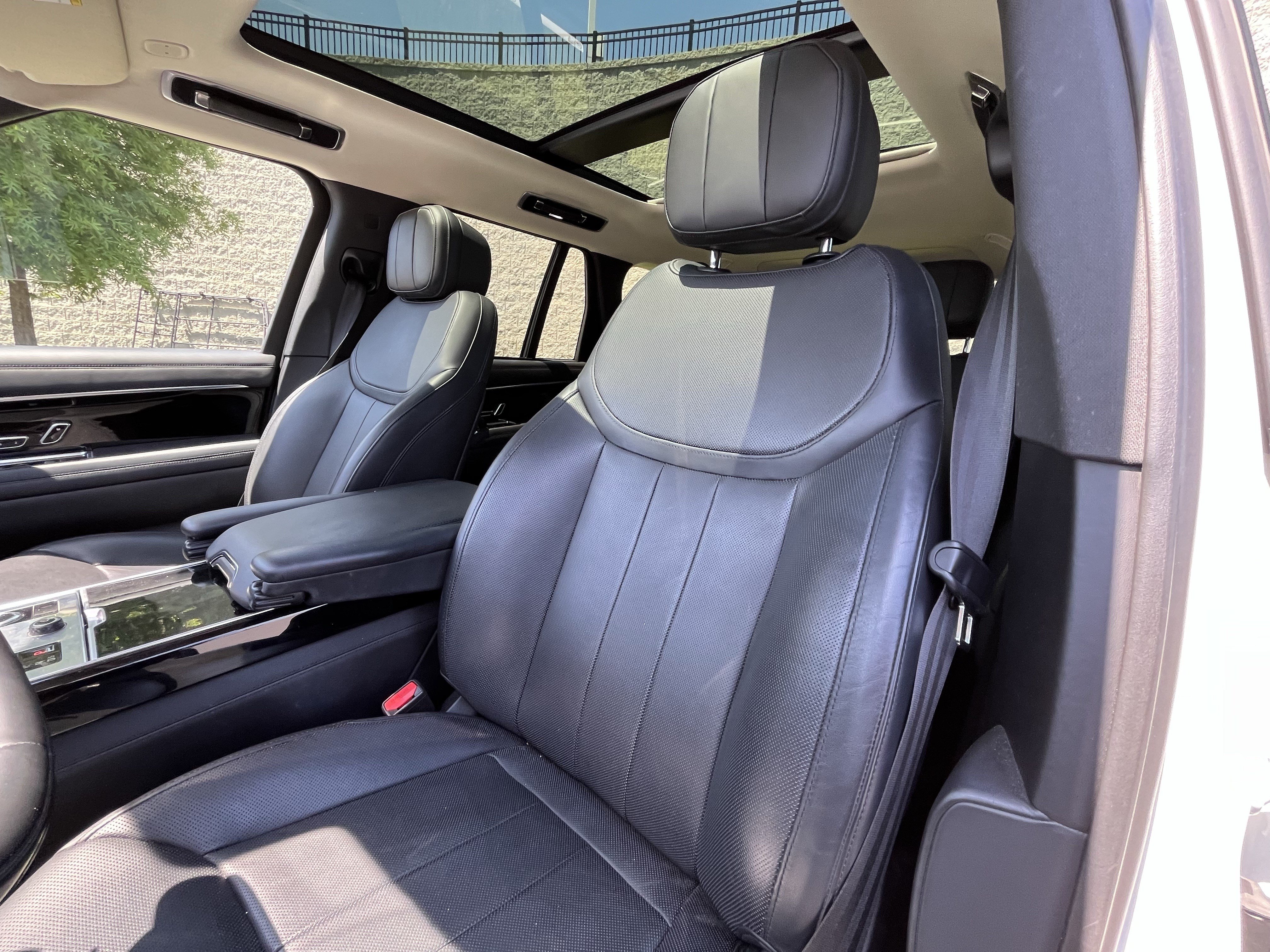 Used 2022 Land Rover Range Rover SE AWD/4WD image 57