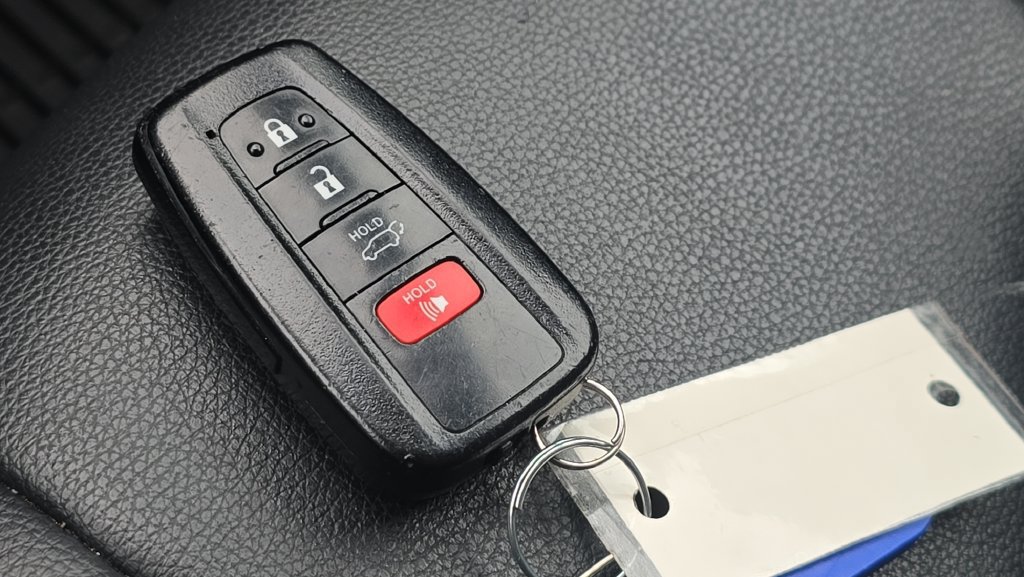 Used 2021 Toyota Highlander XLE AWD/4WD image 10