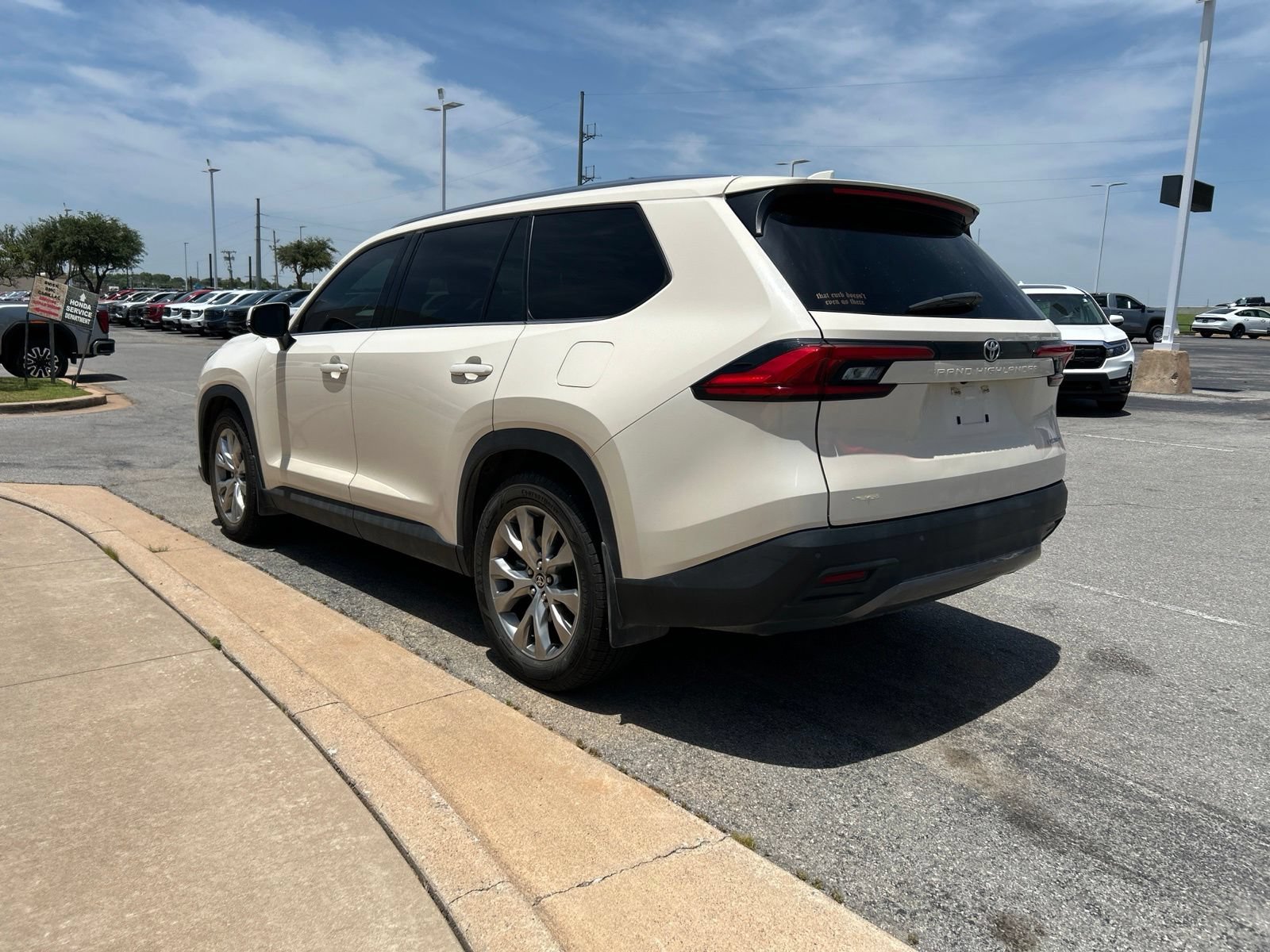 Used 2024 Toyota Grand Highlander FWD image 7