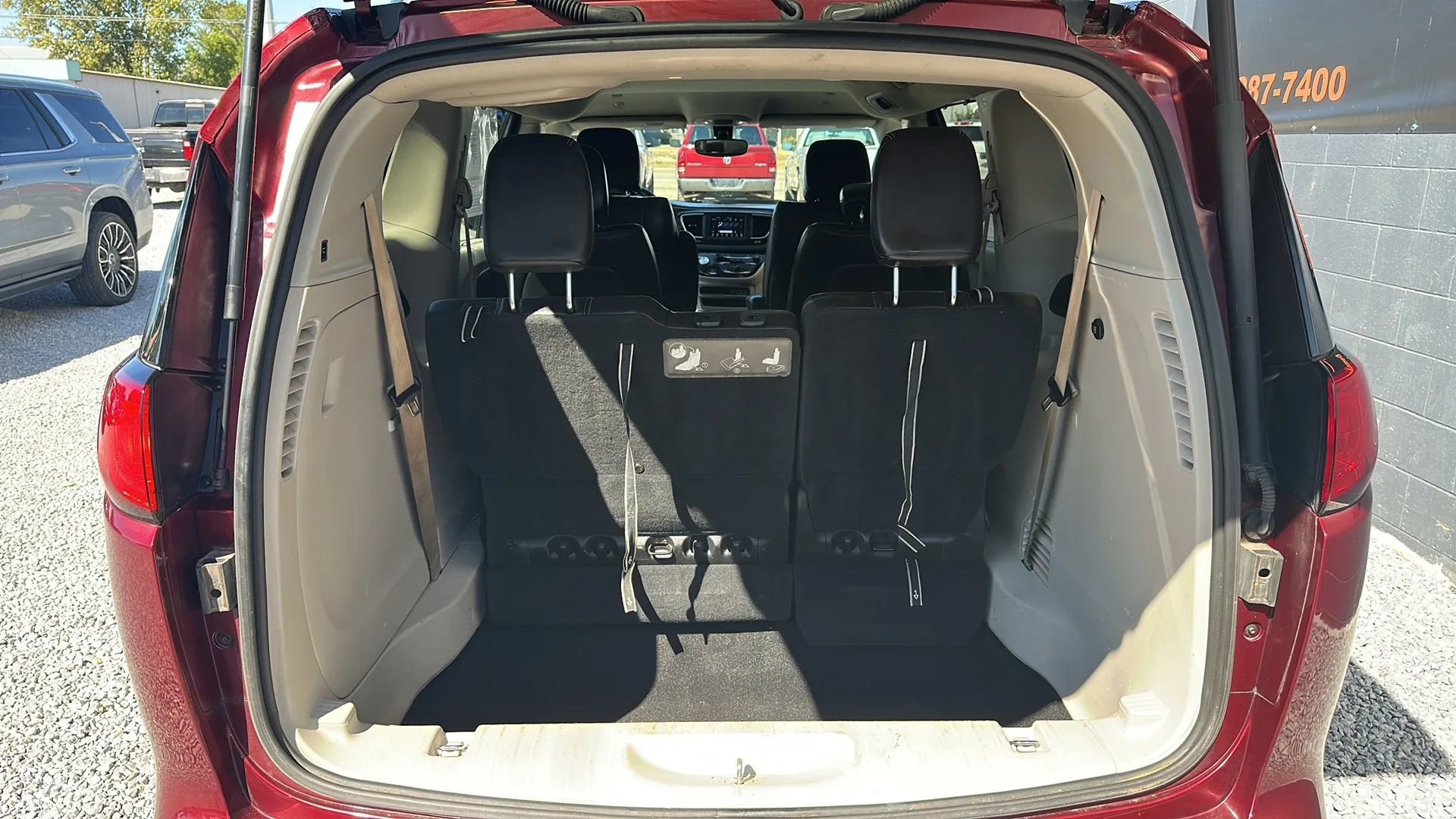 Used 2021 Chrysler Voyager Lxi image 15