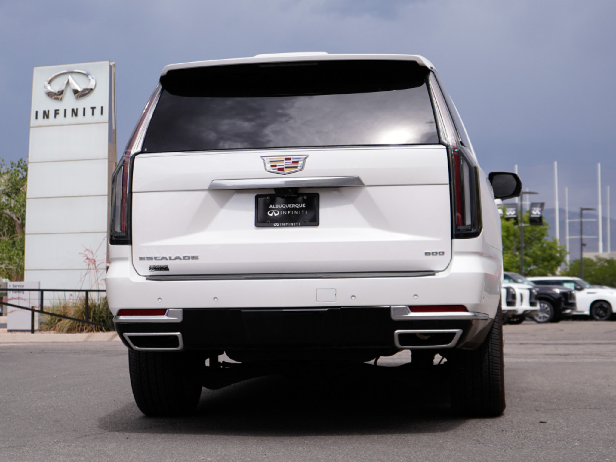 Used 2025 Cadillac Escalade ESV Premium Luxury AWD/4WD image 11