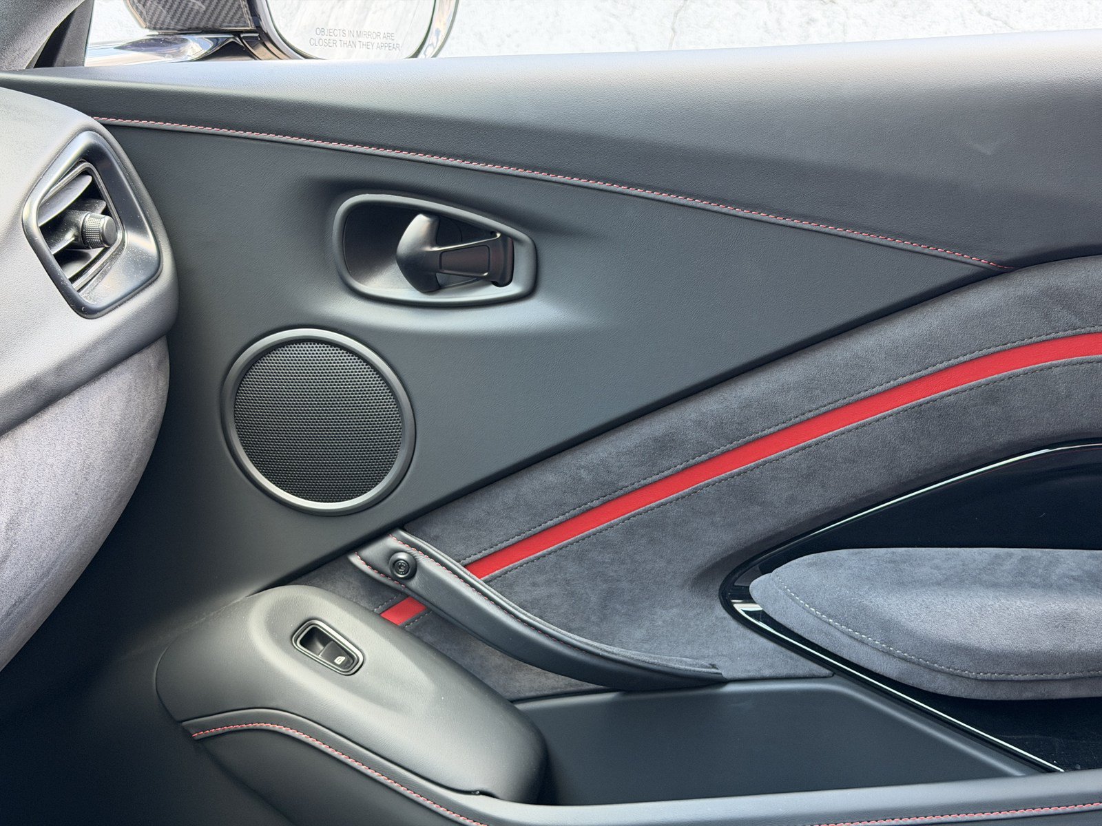 Used 2022 Aston Martin V8 Vantage Coupe RWD image 36