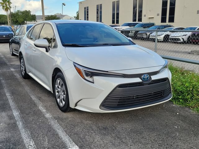 Used 2025 Toyota Corolla LE FWD image 1