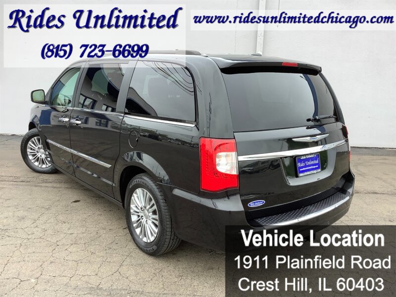 Used 2015 Chrysler Town & Country Touring-L w/ Driver Convenience Group FWD image 4