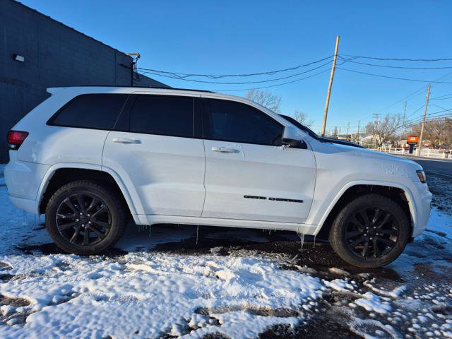 Used 2018 Jeep Grand Cherokee Altitude image 3