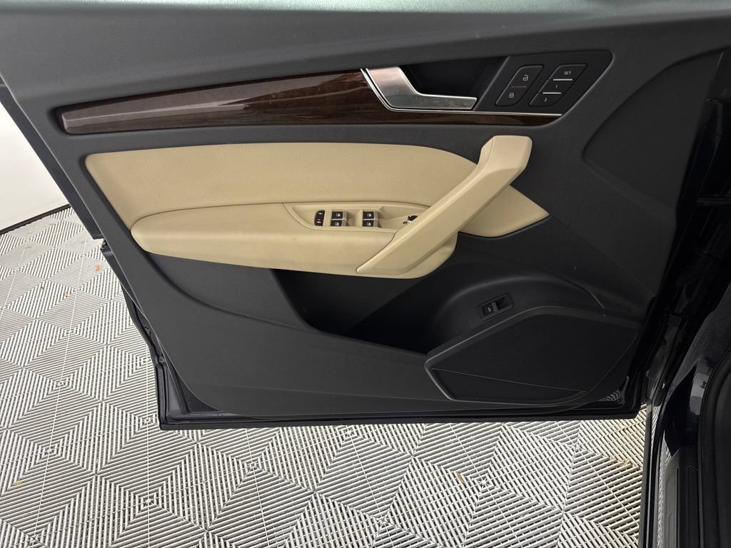 Used 2019 Audi Q5 2.0T Premium w/ Convenience Package AWD/4WD image 10