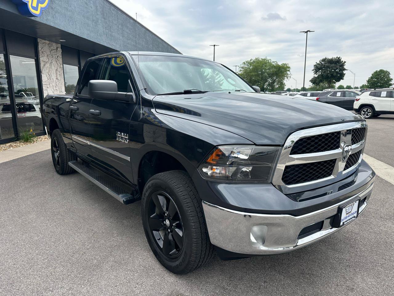Used 2017 RAM 1500 ST w/ SXT Appearance Group AWD/4WD image 9