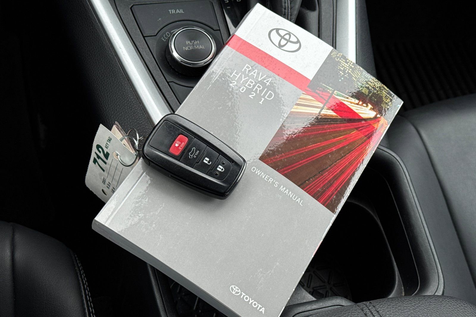 Used 2021 Toyota RAV4 XLE Premium image 11