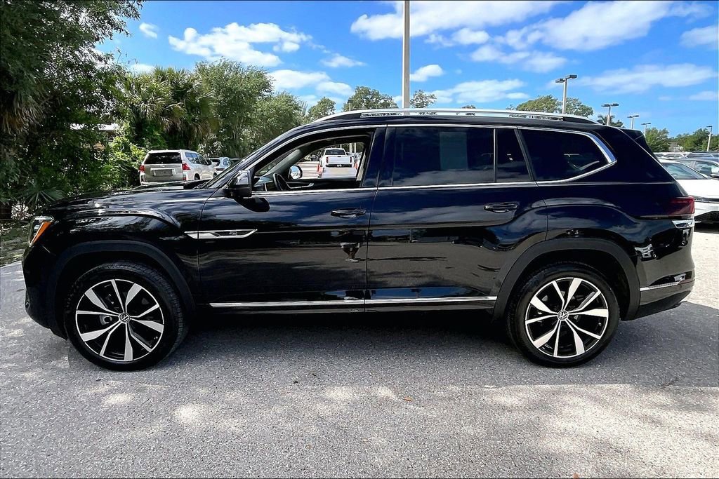 Certified 2024 Volkswagen Atlas SEL Premium R-Line image 8