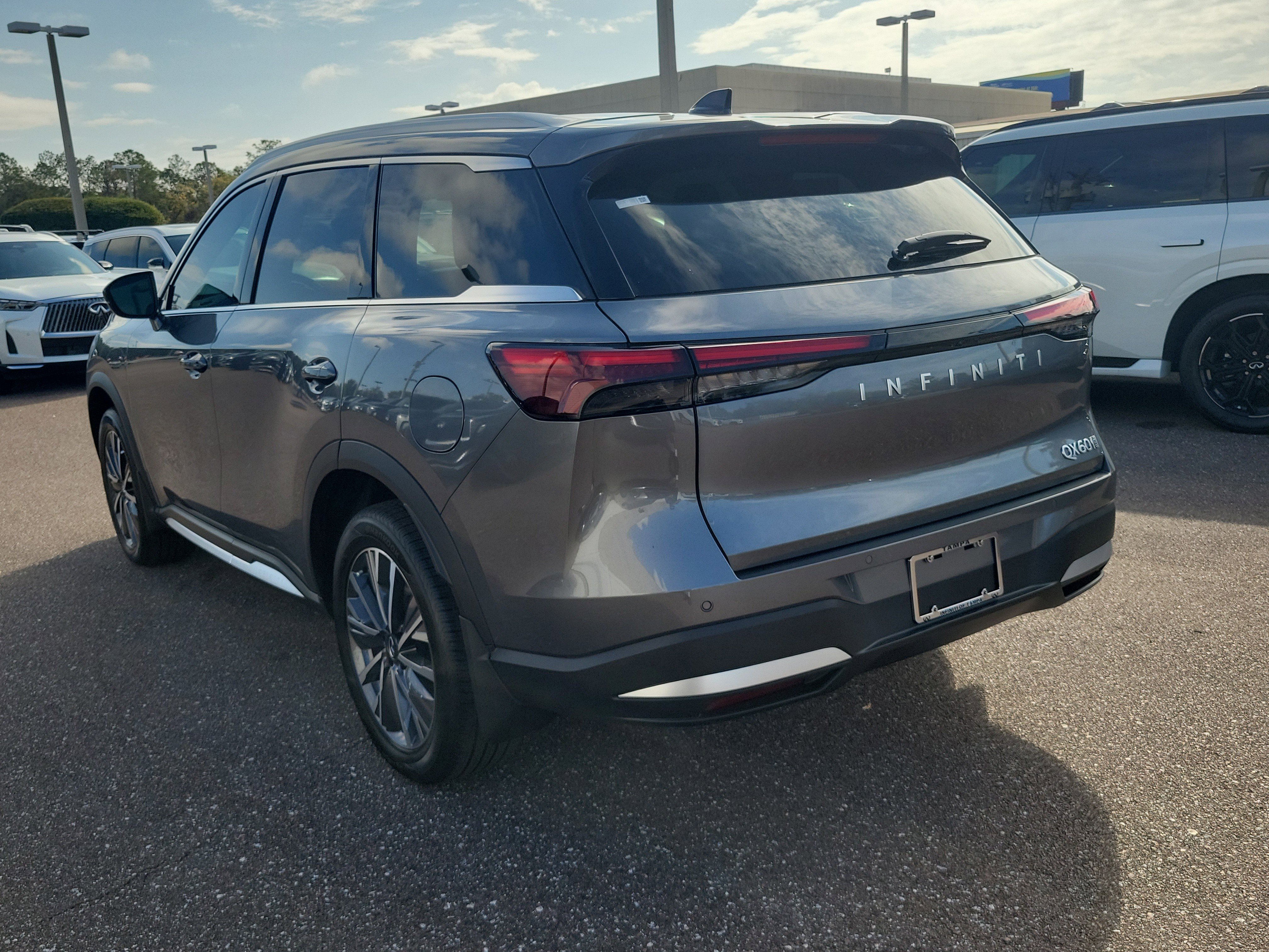 New 2026 INFINITI QX60 Luxe w/ Cargo Package image 4