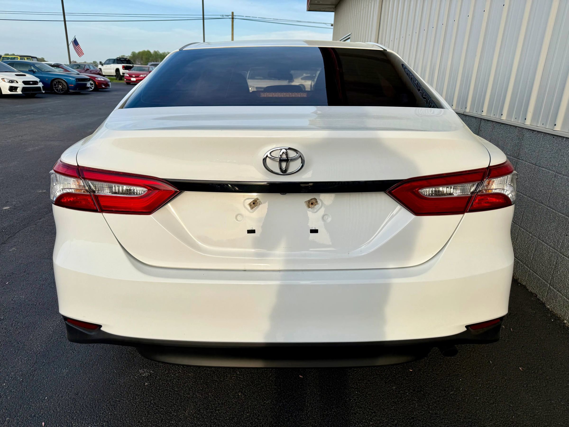 Used 2018 Toyota Camry LE FWD image 5