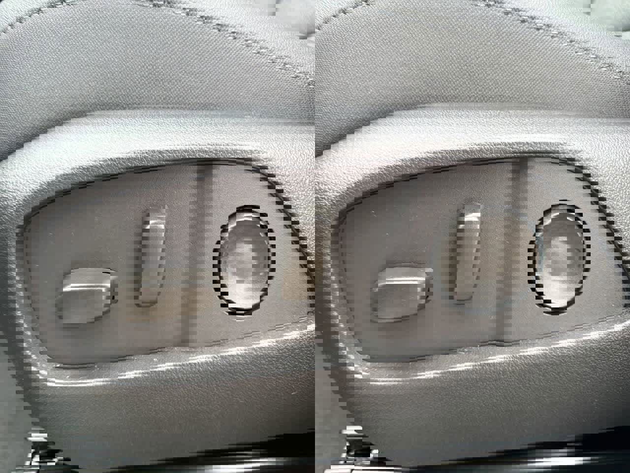 New 2026 Chevrolet Equinox LT w/ Convenience Package II FWD image 17