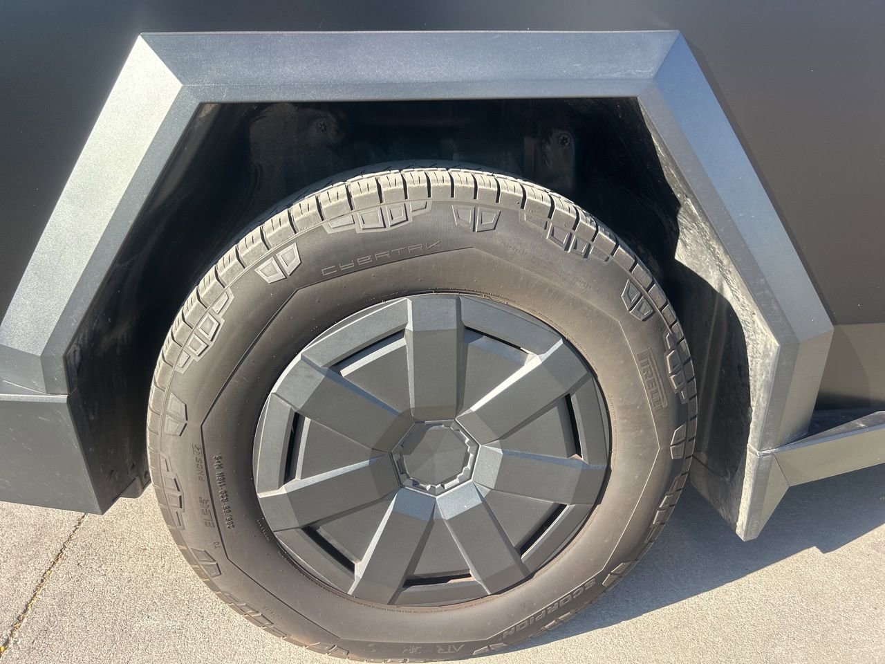 Used 2025 Tesla Cybertruck AWD Crew Cab image 3