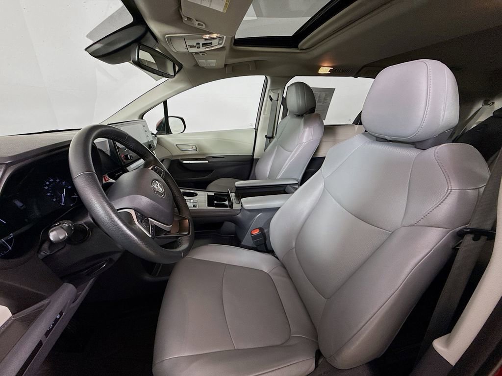 Certified 2022 Toyota Sienna XLE image 23
