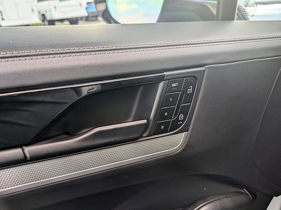 Used 2024 Porsche Cayenne image 25