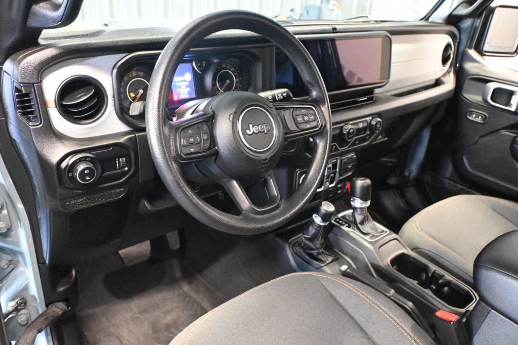 Used 2024 Jeep Gladiator Sport AWD/4WD image 12
