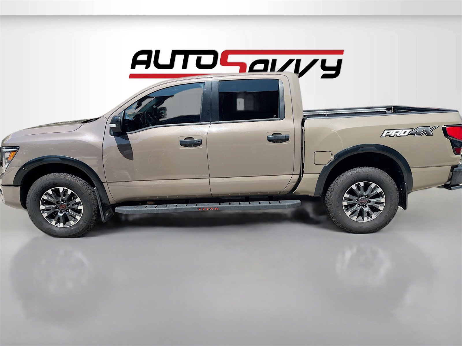 Used 2024 Nissan Titan PRO-4X w/ Pro-4x Convenience Package image 4