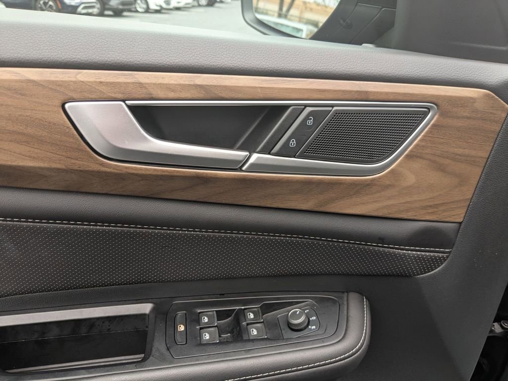 Used 2025 Volkswagen Atlas SE image 13