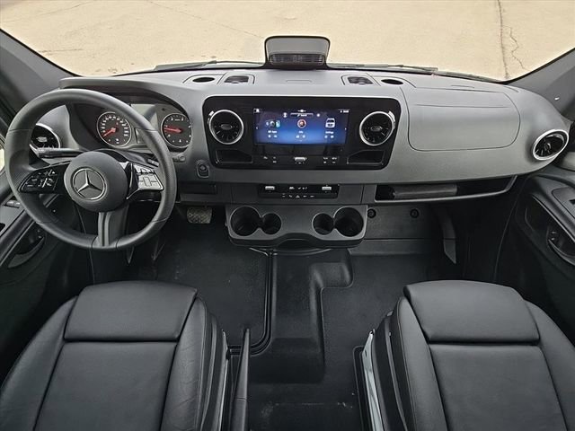 Used 2025 Mercedes-Benz Sprinter 2500 image 26