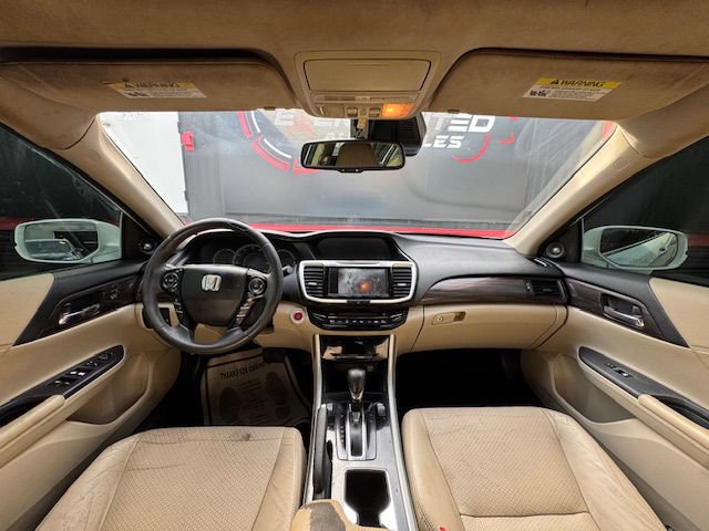 Used 2017 Honda Accord Touring image 23
