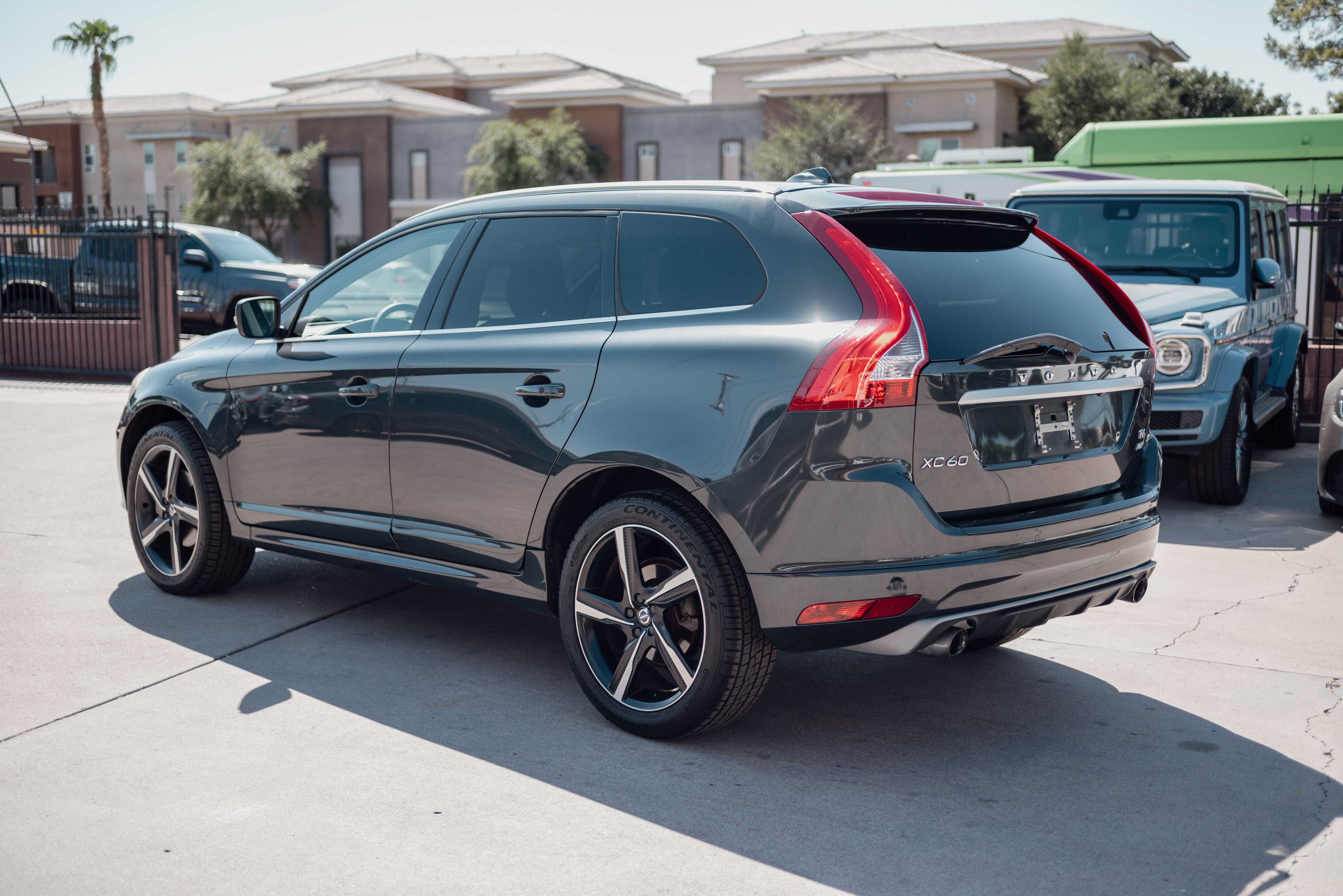 Used 2016 Volvo XC60 T6 R-Design Platinum w/ Climate Package AWD/4WD image 5