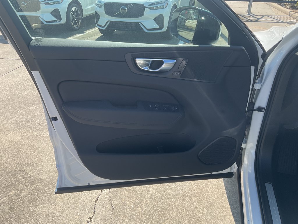 New 2027 Volvo XC60 B5 Core AWD/4WD image 11