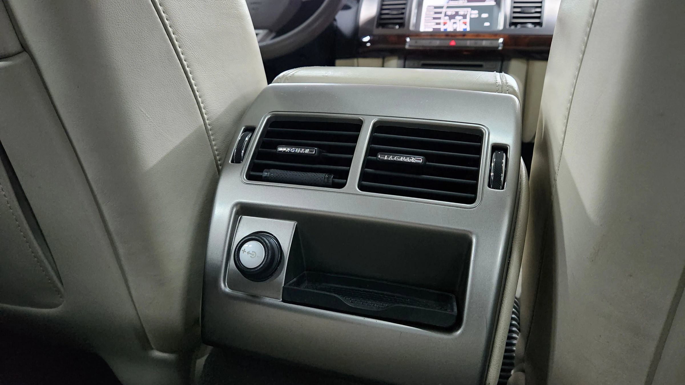 Used 2011 Jaguar XF Portfolio image 21