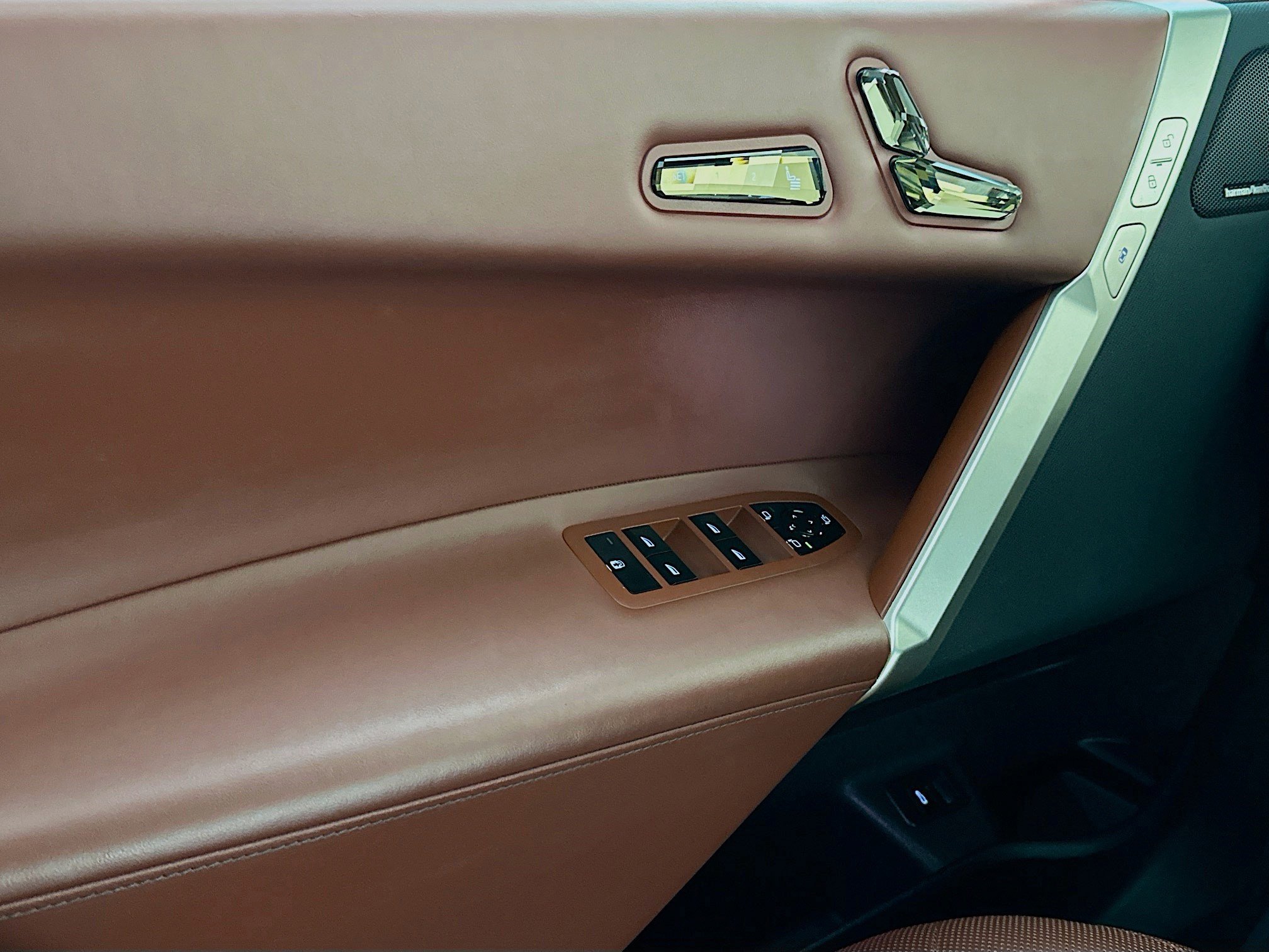 Used 2023 BMW iX xDrive50 w/ Ultimate Package 2 image 14