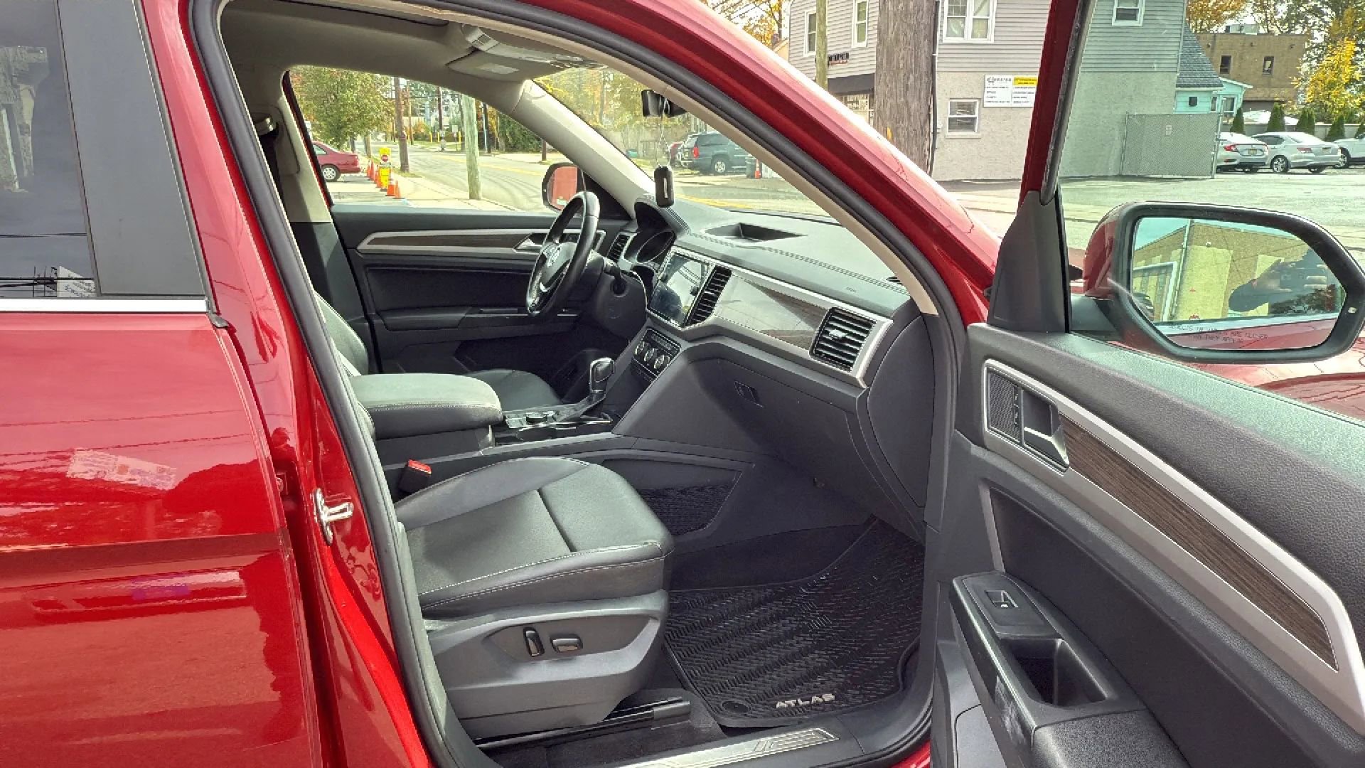 Used 2018 Volkswagen Atlas SEL image 25