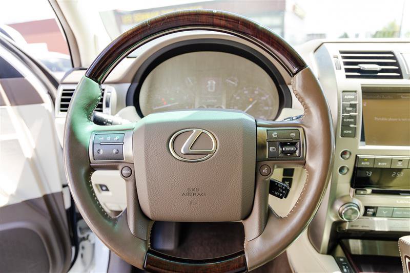 Used 2017 Lexus GX 460 Luxury AWD/4WD image 16