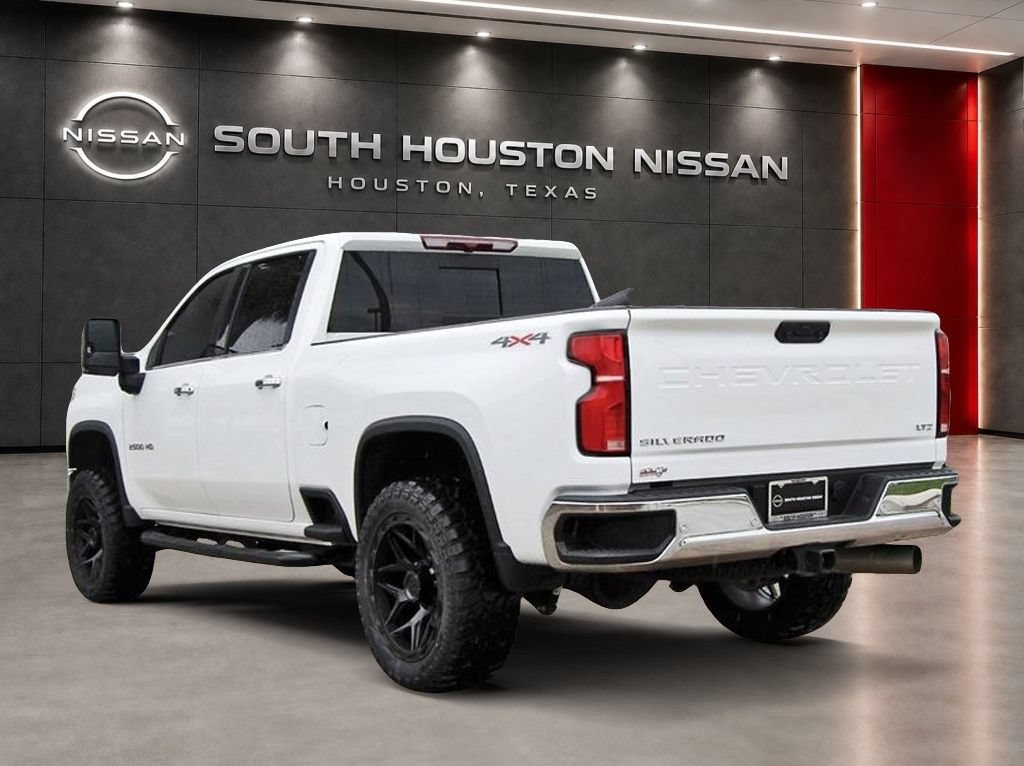 Used 2025 Chevrolet Silverado 2500 LTZ w/ LTZ Convenience Package AWD/4WD image 3