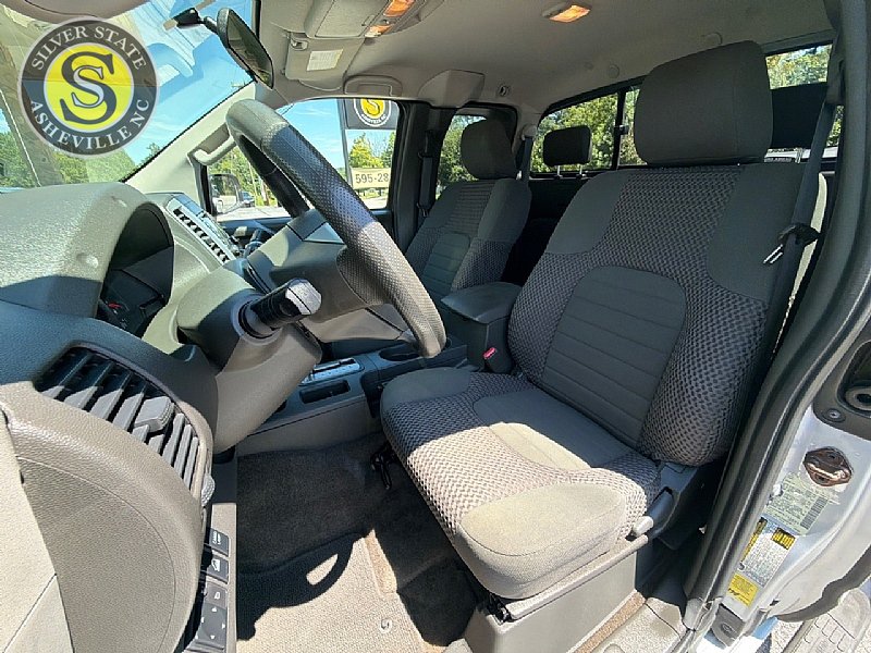 Used 2015 Nissan Frontier SV AWD/4WD image 12