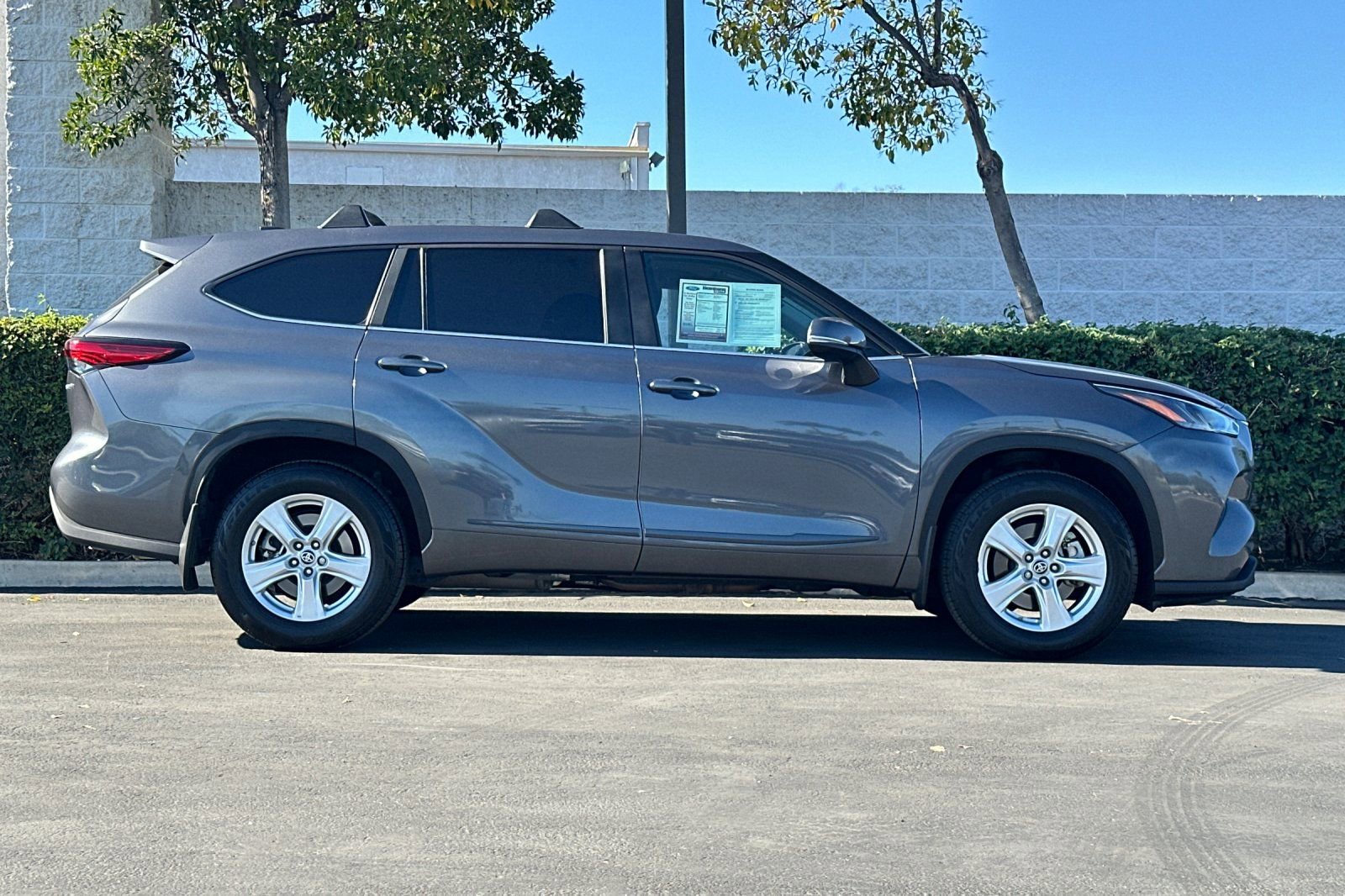 Used 2023 Toyota Highlander LE w/ Protection Package #3 (TMS) image 3