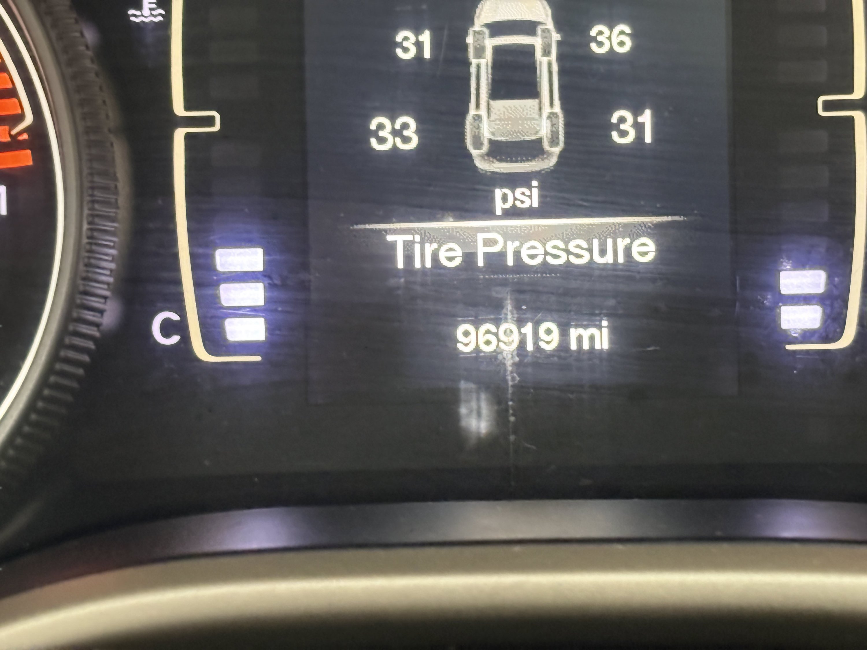 Used 2017 Jeep Cherokee Latitude w/ Cold Weather Group AWD/4WD image 34