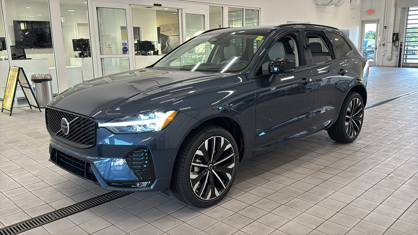 New 2026 Volvo XC60 B5 Ultra w/ Protection Package Premier AWD/4WD image 9
