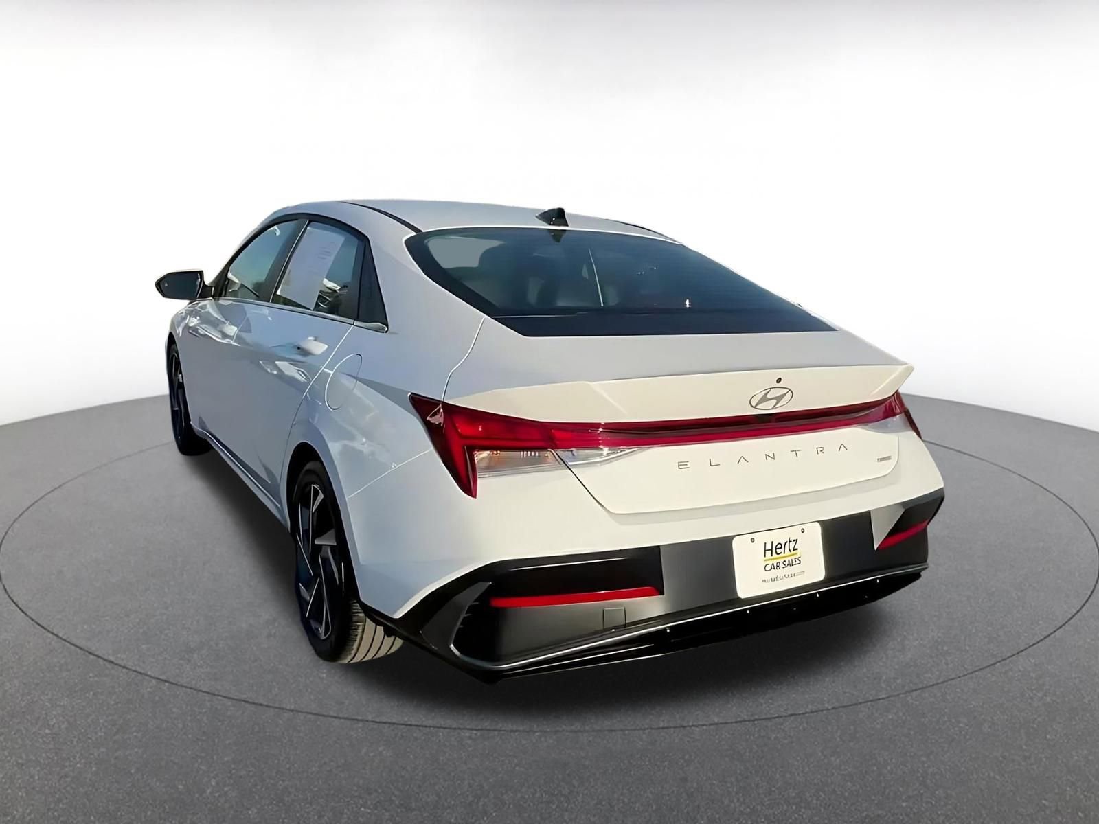 Used 2025 Hyundai Elantra Limited image 11