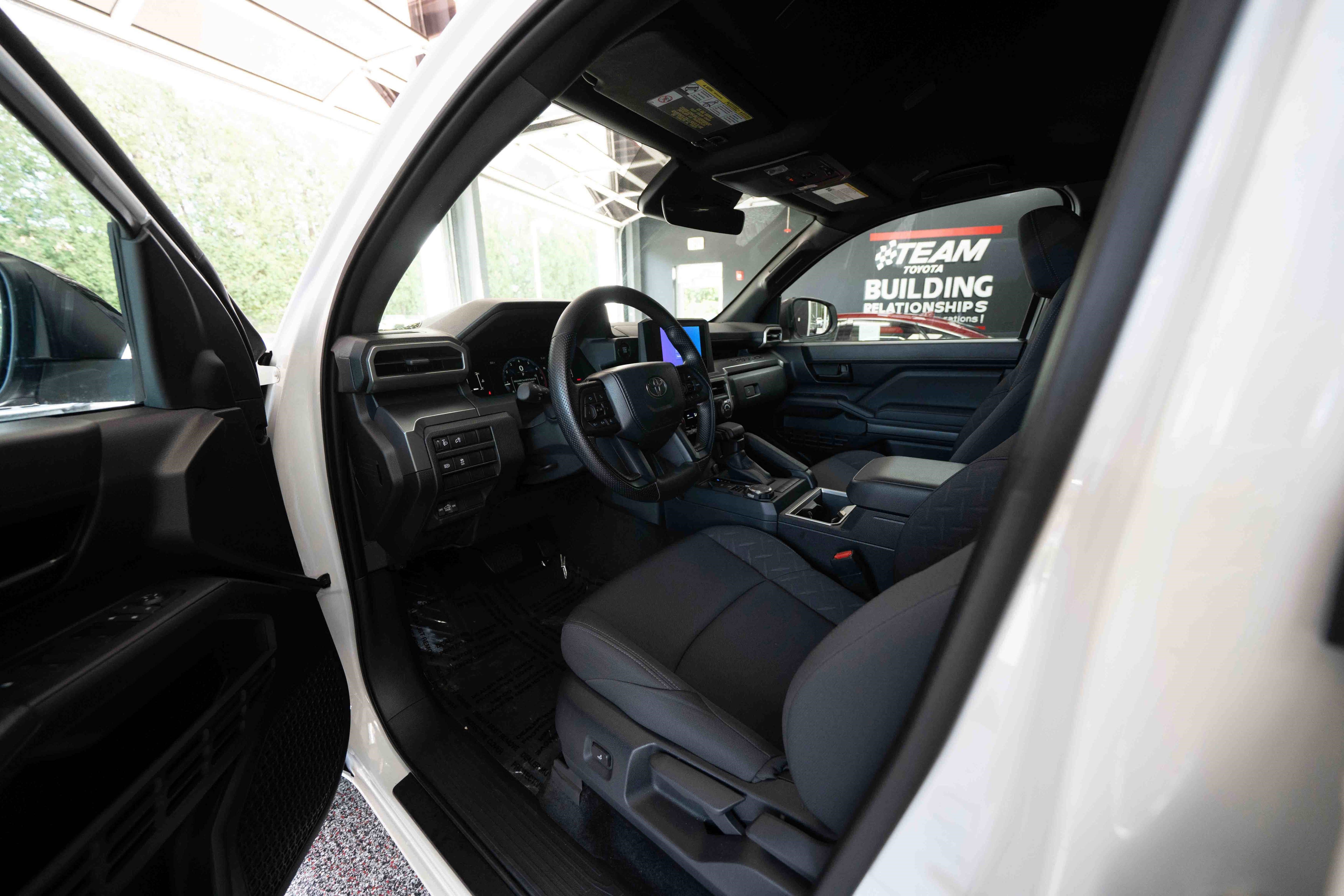 Used 2024 Toyota Tacoma SR5 AWD/4WD image 8