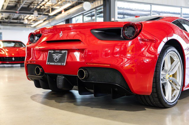 Used 2016 Ferrari 488 GTB RWD image 18